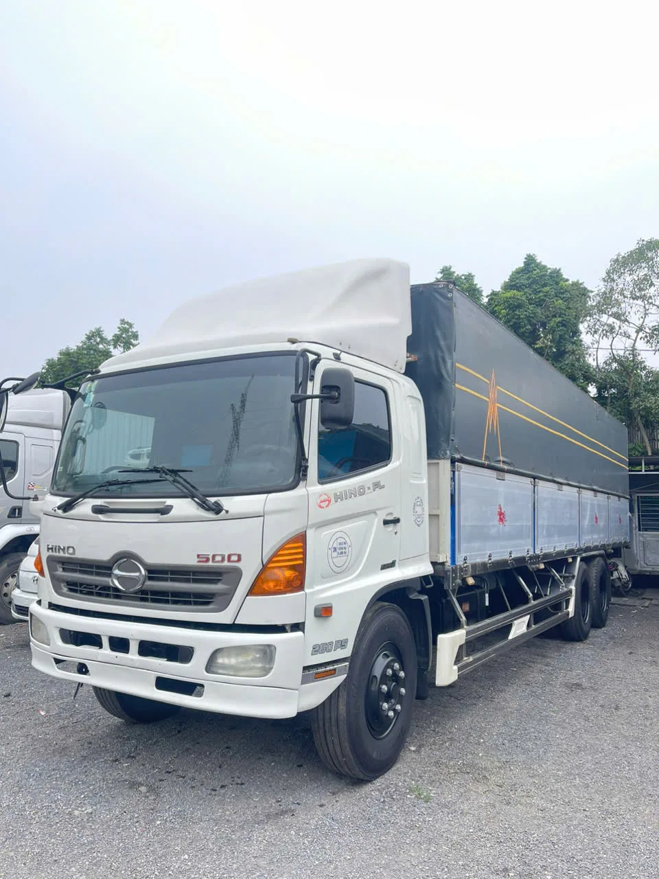 Các dòng xe tải Hino cũ tại Bãi xe Thắng Cảnh