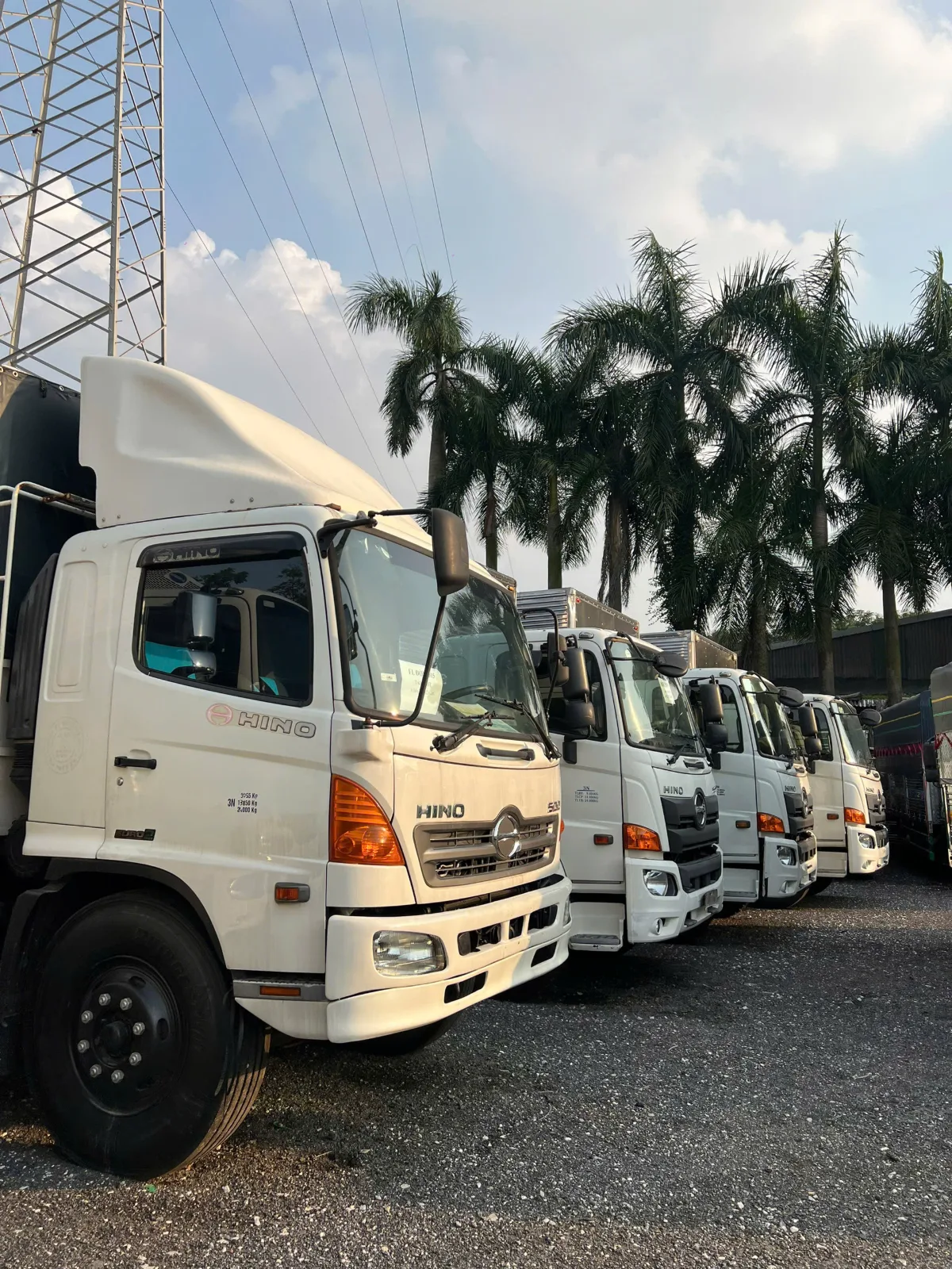 Các dòng xe tải Hino cũ tại Bãi xe Thắng Cảnh
