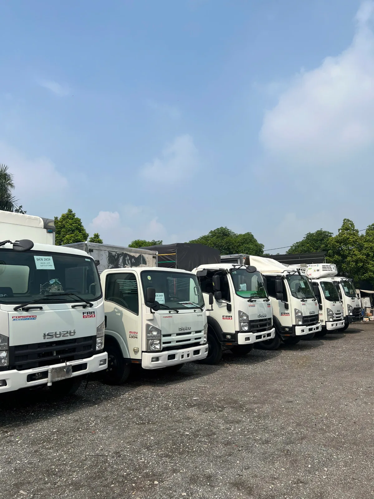 Xe tải Isuzu cũ tại Bãi xe Thắng Cảnh Long Biên Hà Nội