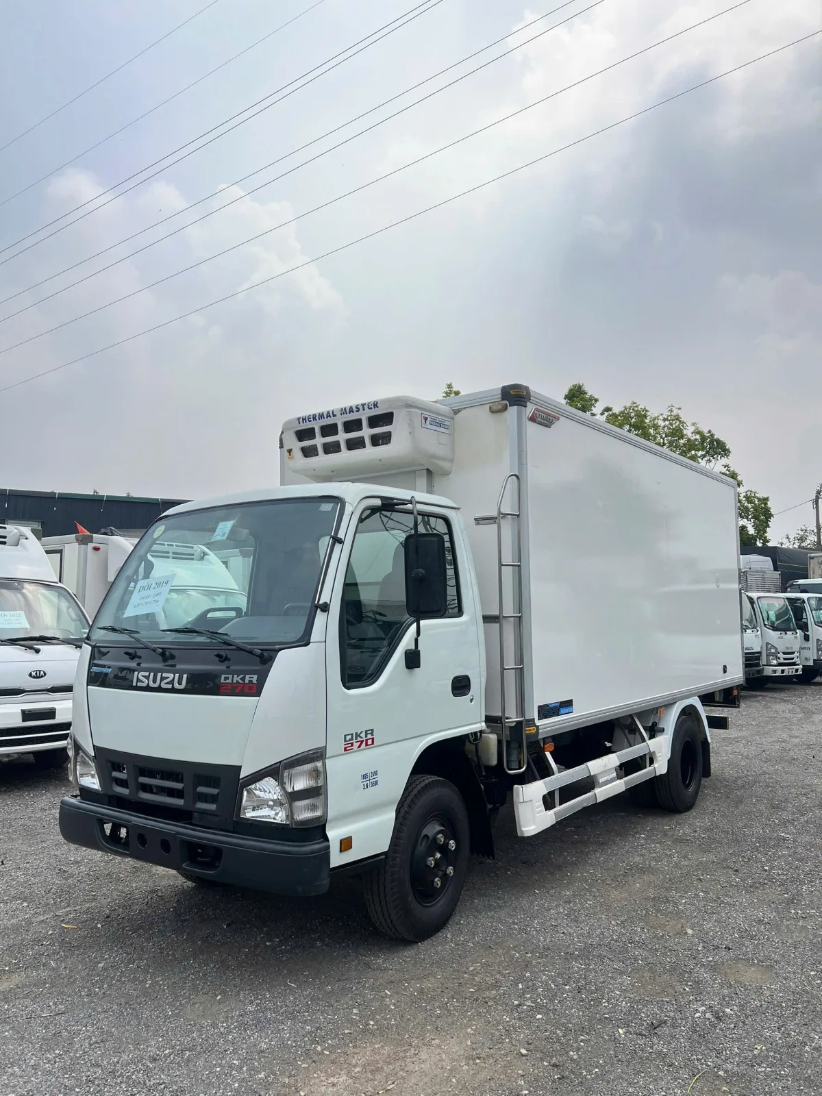 Xe tải Isuzu cũ tại Bãi xe Thắng Cảnh Long Biên Hà Nội