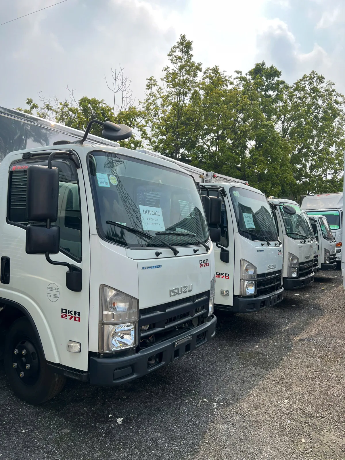 Xe tải Isuzu cũ tại Bãi xe Thắng Cảnh Long Biên Hà Nội