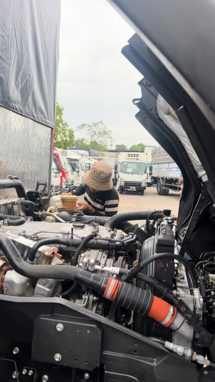 Trực Tiếp Bên Trong Bãi Xe Thắng Cảnh: Quy Trình Tuyển Chọn Xe Thực Tế Tại Long Biên