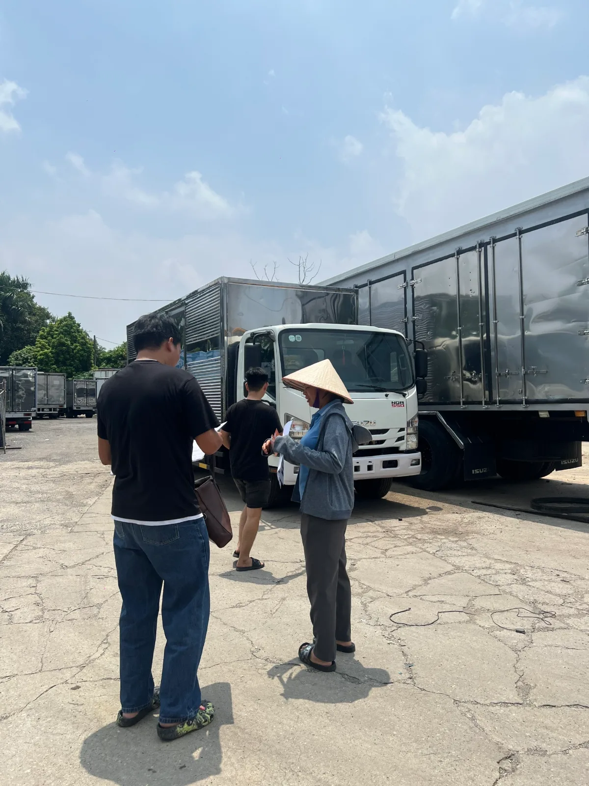 Trực Tiếp Bên Trong Bãi Xe Thắng Cảnh: Quy Trình Tuyển Chọn Xe Thực Tế Tại Long Biên