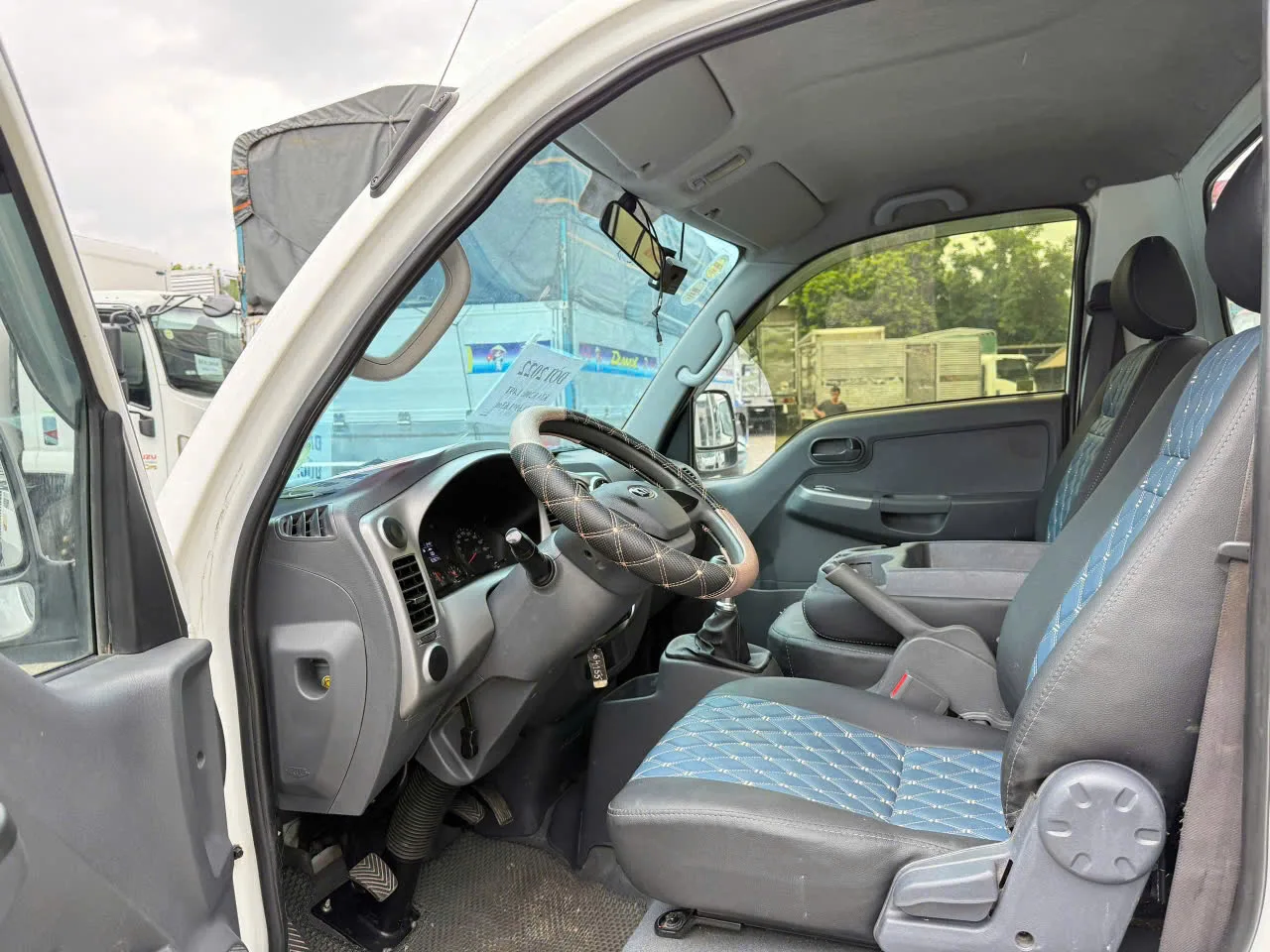 So Sánh Isuzu QKR 210 Và Kia K200 Cũ: Máy Bốc Êm Ái Hay Siêu Tiết Kiệm Dầu Vào Phố?