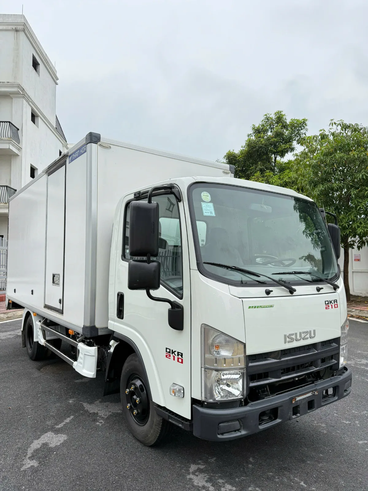 So Sánh Isuzu QKR 210 Và Kia K200 Cũ: Máy Bốc Êm Ái Hay Siêu Tiết Kiệm Dầu Vào Phố?