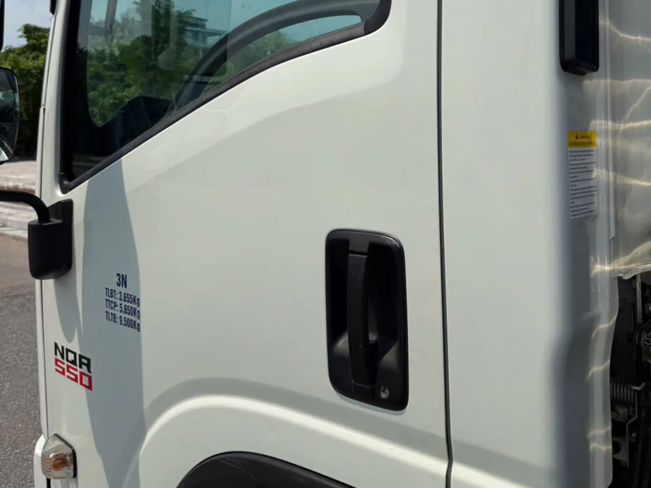 Isuzu NQR 550 thùng kín đời 2022 - ảnh thu nhỏ 11