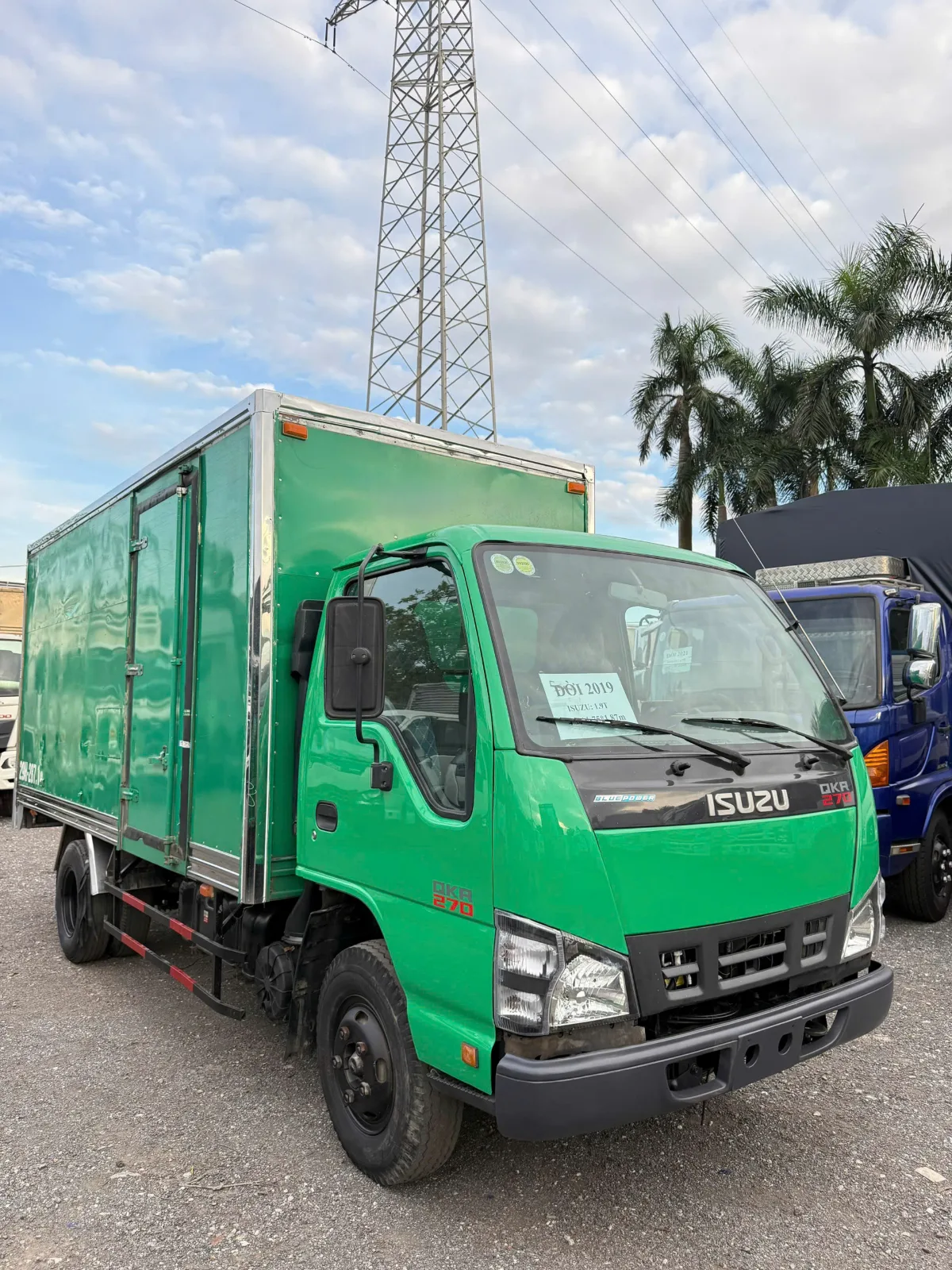 Isuzu QKR 270 thùng kín đời 2019 - xe số 1