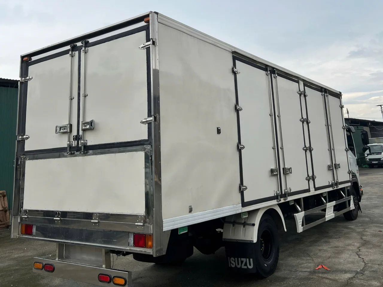 Isuzu FRR 650 thùng kín đời 2024 - ảnh 4