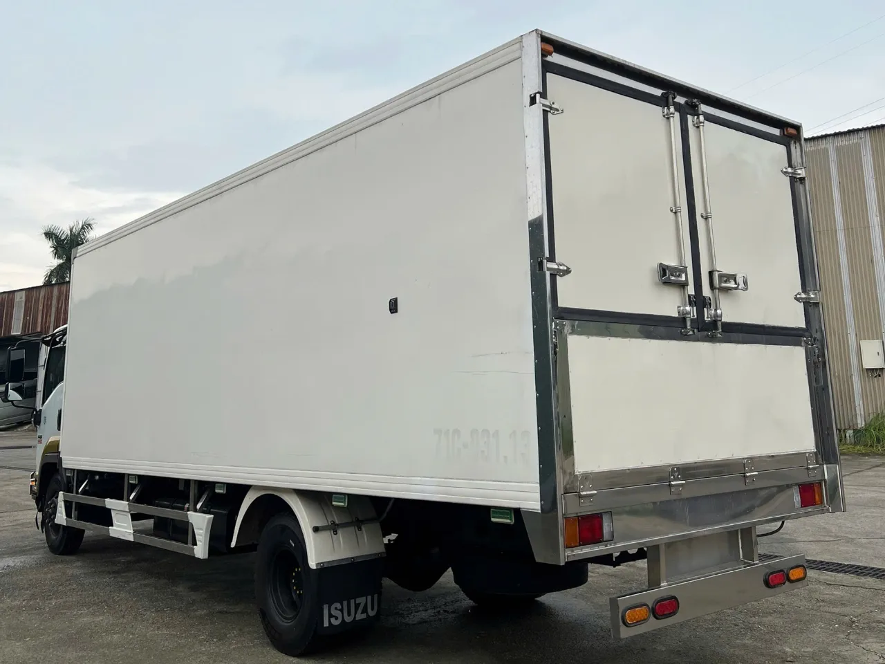 Isuzu FRR 650 thùng kín đời 2024 - ảnh 5