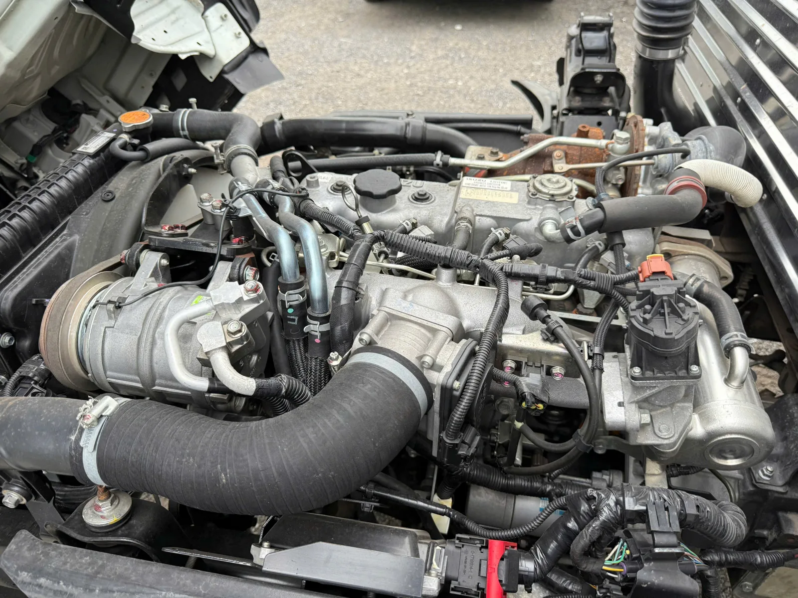 Isuzu QKR 210 thùng kín đời 2024 - ảnh thu nhỏ 7