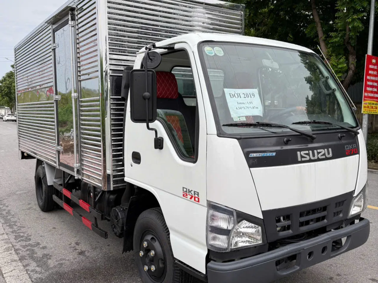 Isuzu QKR 270 thùng kín đời 2019