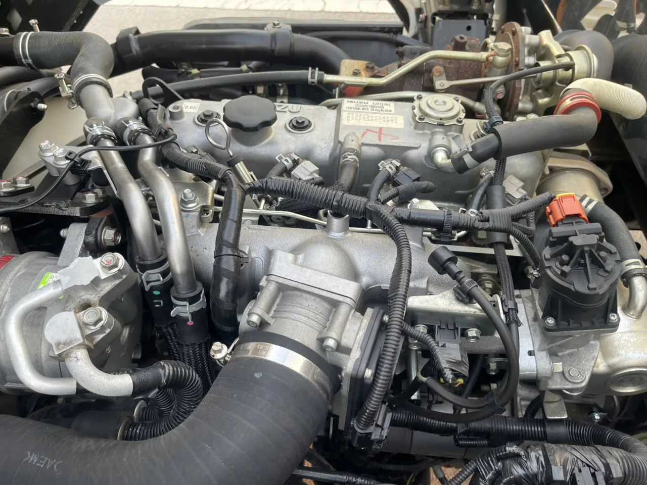 Isuzu QKR 210 thùng kín đời 2023 - ảnh thu nhỏ 8