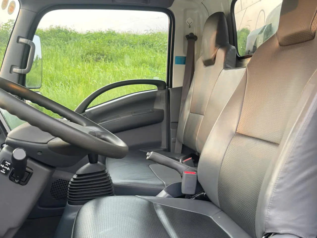 Isuzu QKR 210 thùng kín đời 2023 - ảnh thu nhỏ 11