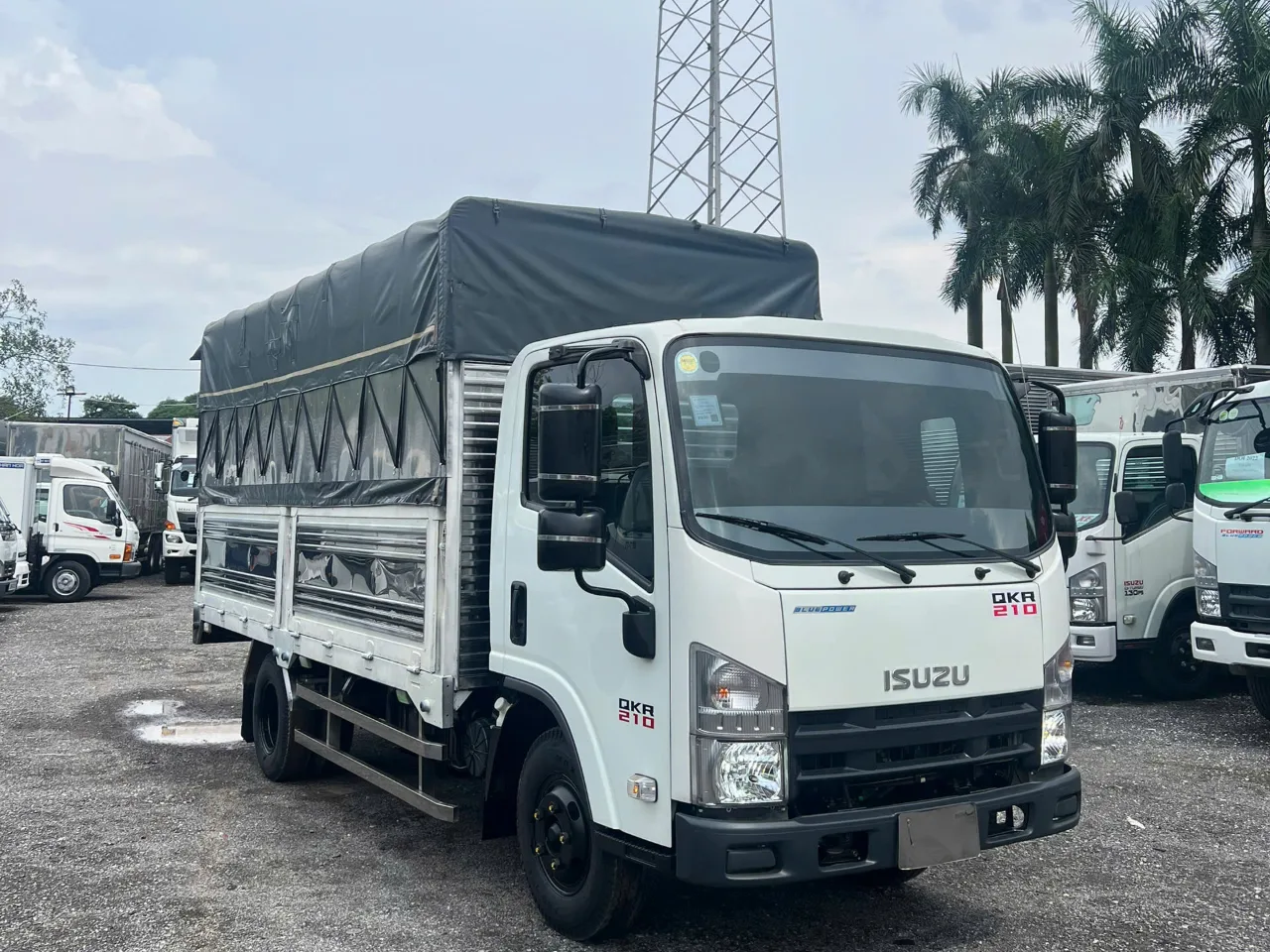 Isuzu QKR 210 mui bạt đời 2023