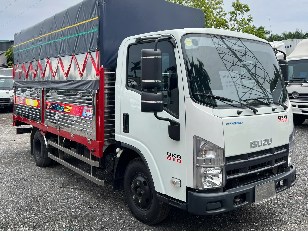 Isuzu QKR 210 mui bạt đời 2023
