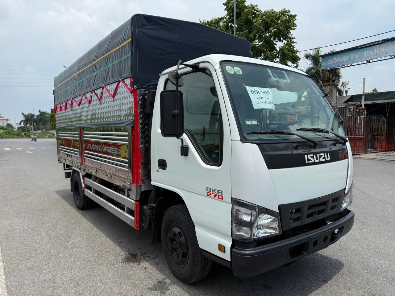 Isuzu QKR 270 Thùng kín đang có tại bãi