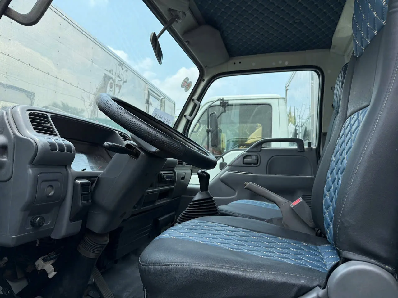 Isuzu QKR 270 thùng kín đời 2019 - ảnh thu nhỏ 7