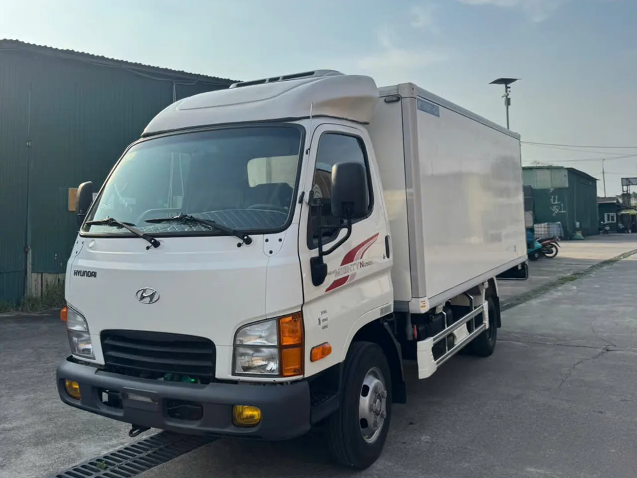 Hyundai New Mighty N250SL thùng lạnh đời 2022 - ảnh 2