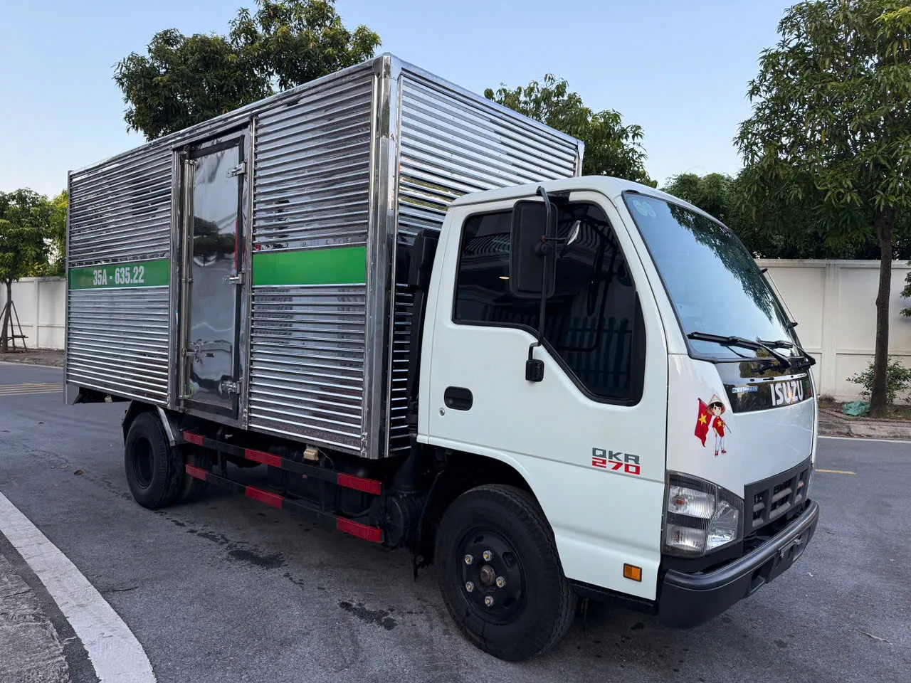 Isuzu QKR 270 thùng kín đời 2018