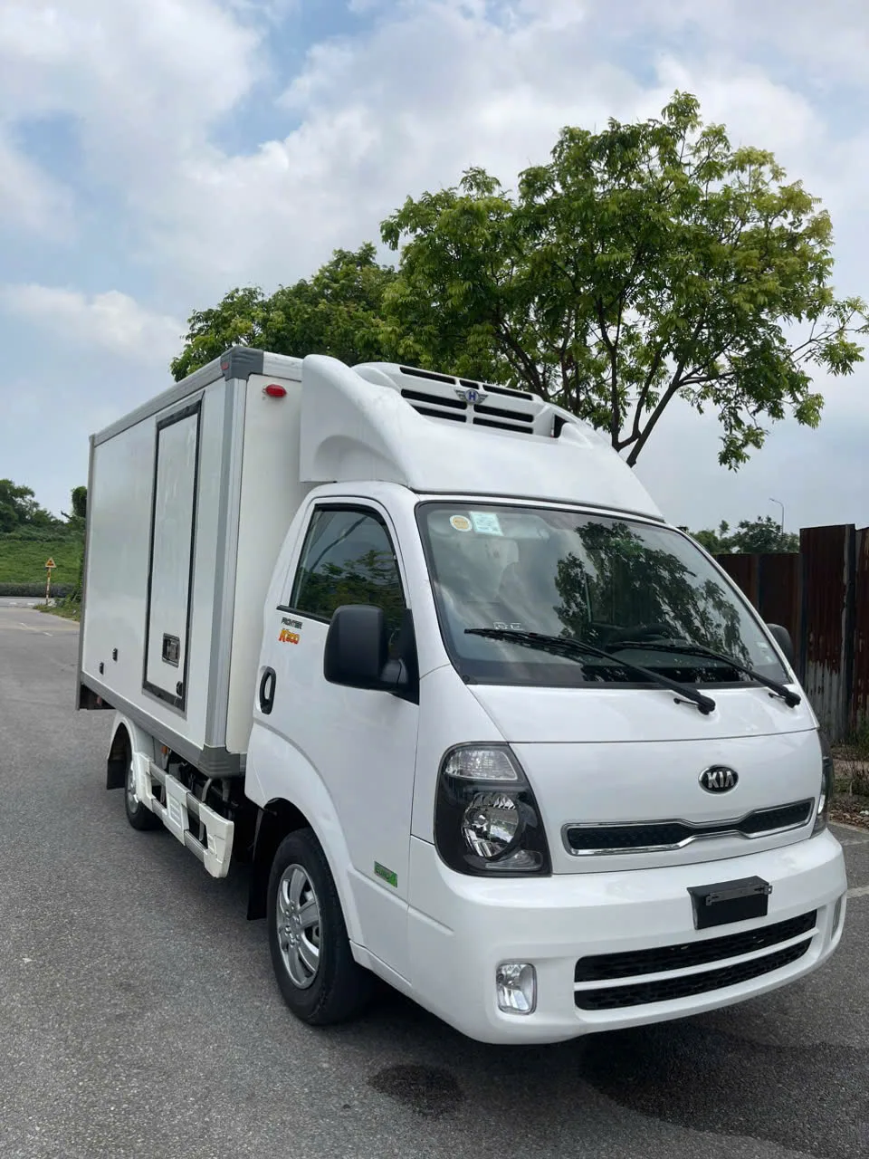 Kia K200 Thùng lạnh đang có tại bãi