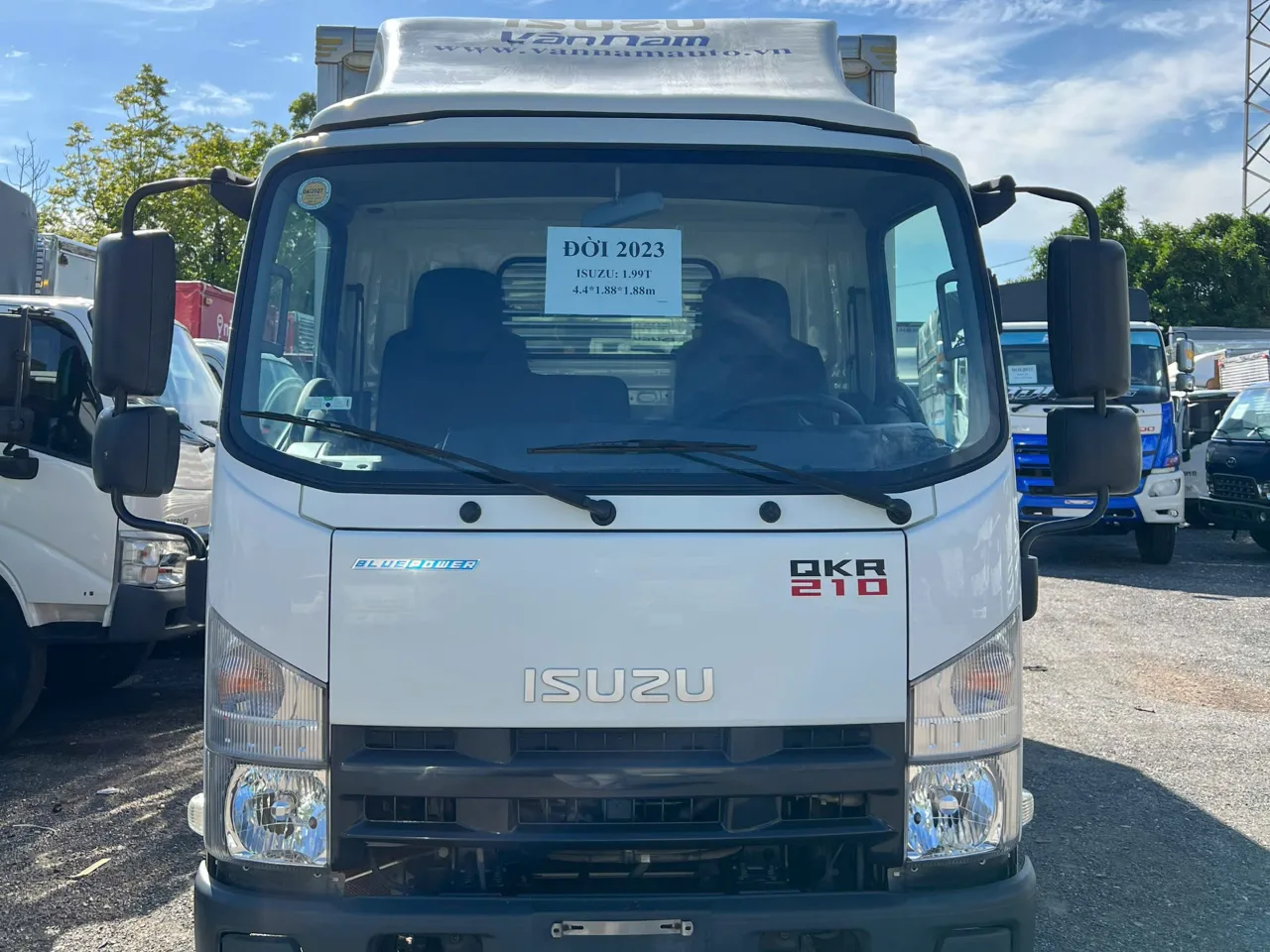Isuzu QKR 210 thùng kín đời 2023 - ảnh 2