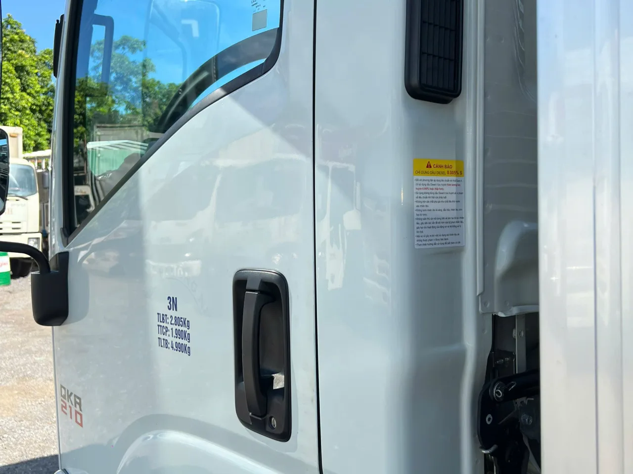 Isuzu QKR 210 thùng kín đời 2023 - ảnh 6