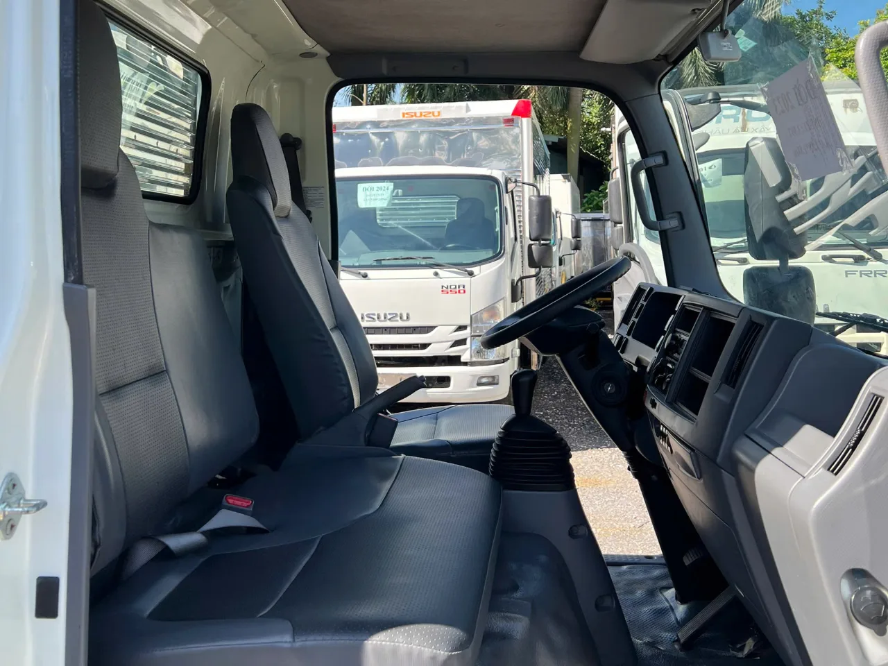 Isuzu QKR 210 thùng kín đời 2023 - ảnh 9