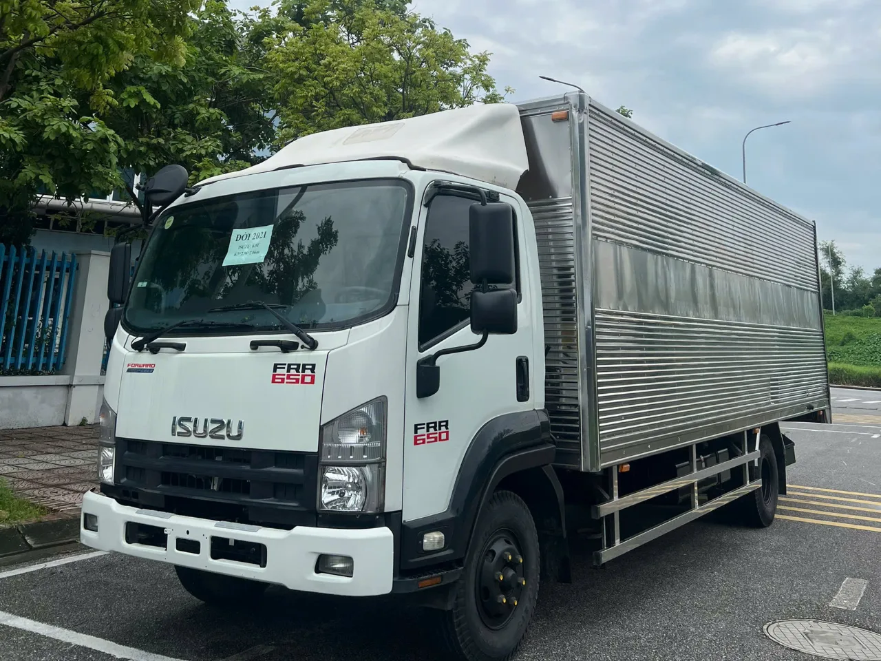 Isuzu FRR 650 thùng kín đời 2021 - ảnh 3