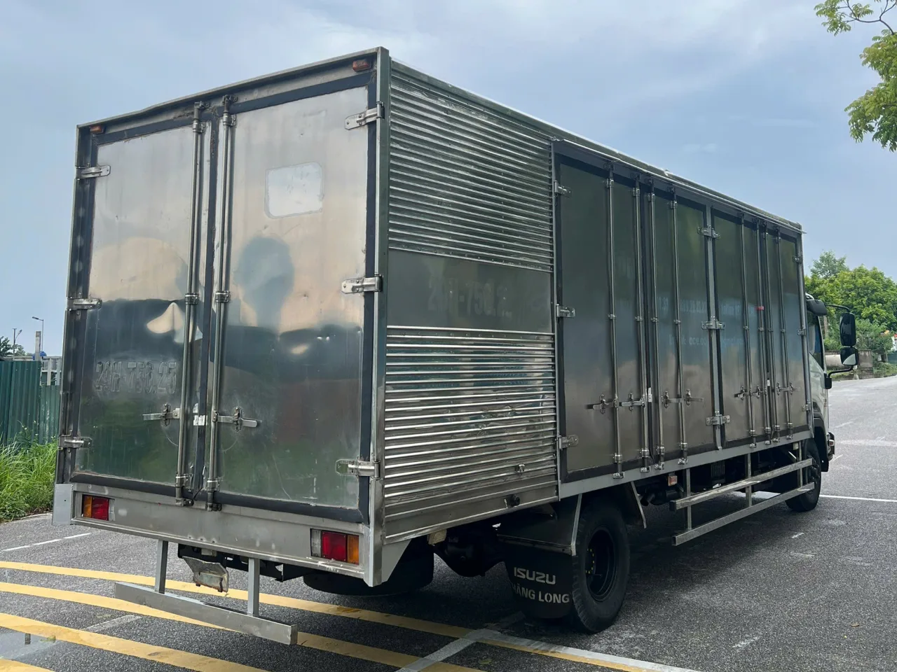 Isuzu FRR 650 thùng kín đời 2021 - ảnh 4