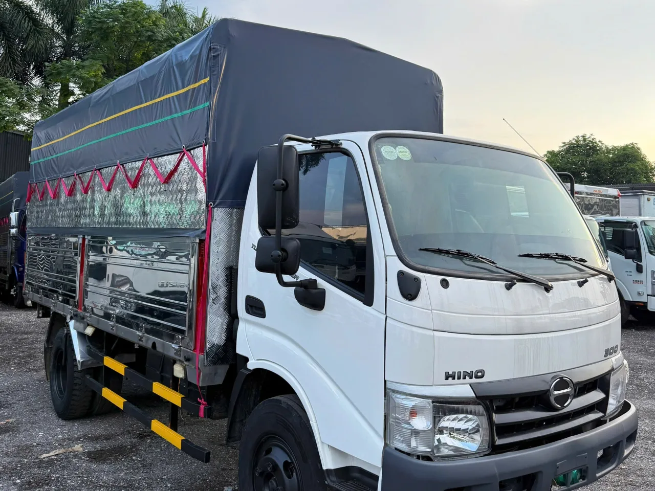 Hino 300 mui bạt đời 2016