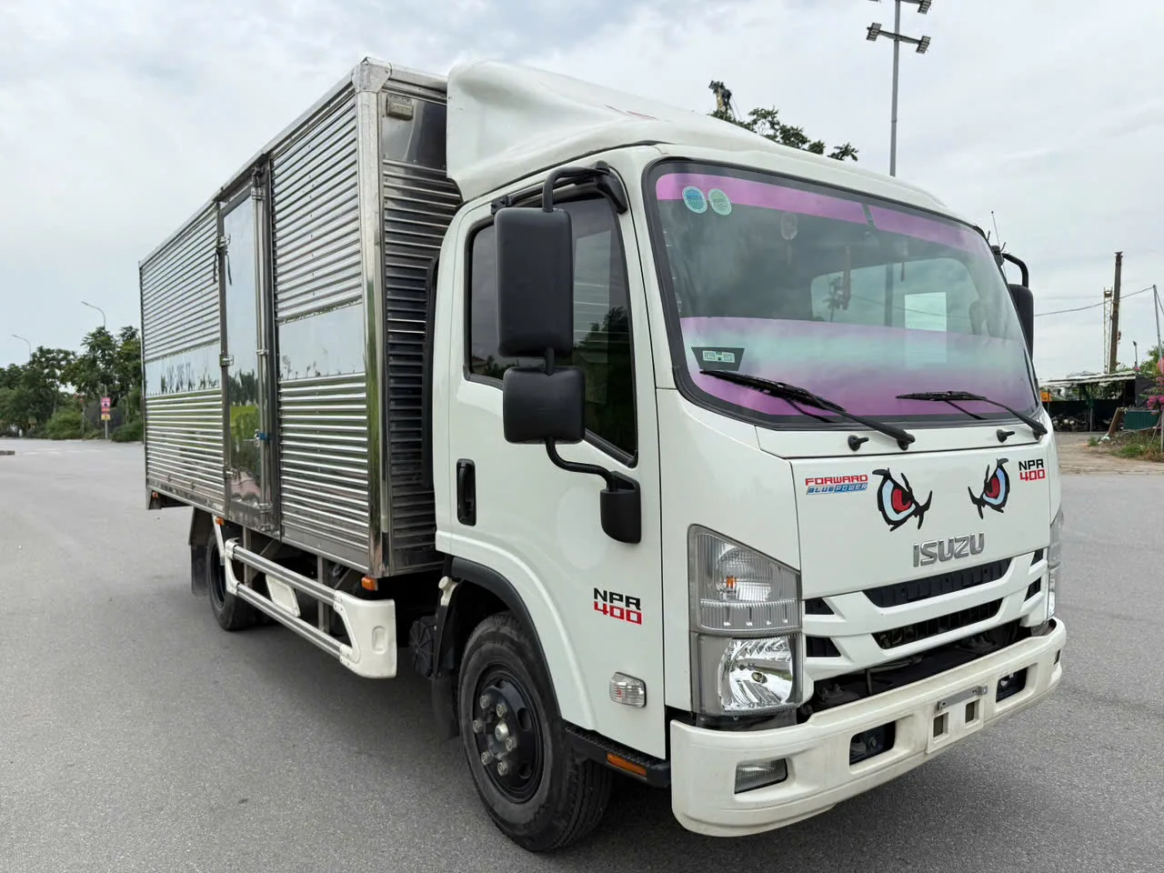 Isuzu NPR85 Thùng kín đang có tại bãi
