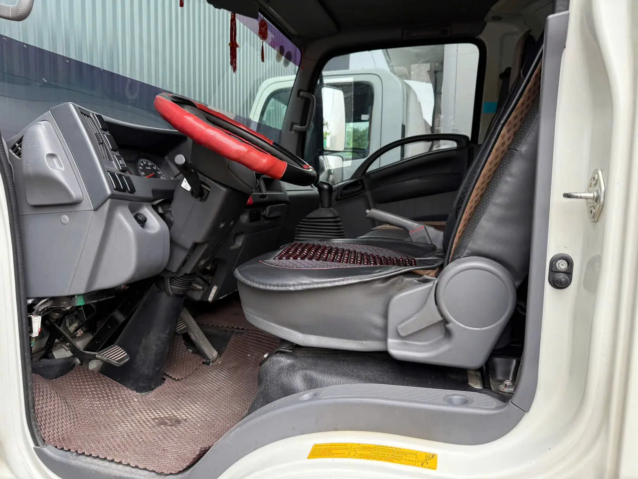 Isuzu NPR 400 thùng kín đời 2024 - ảnh thu nhỏ 7