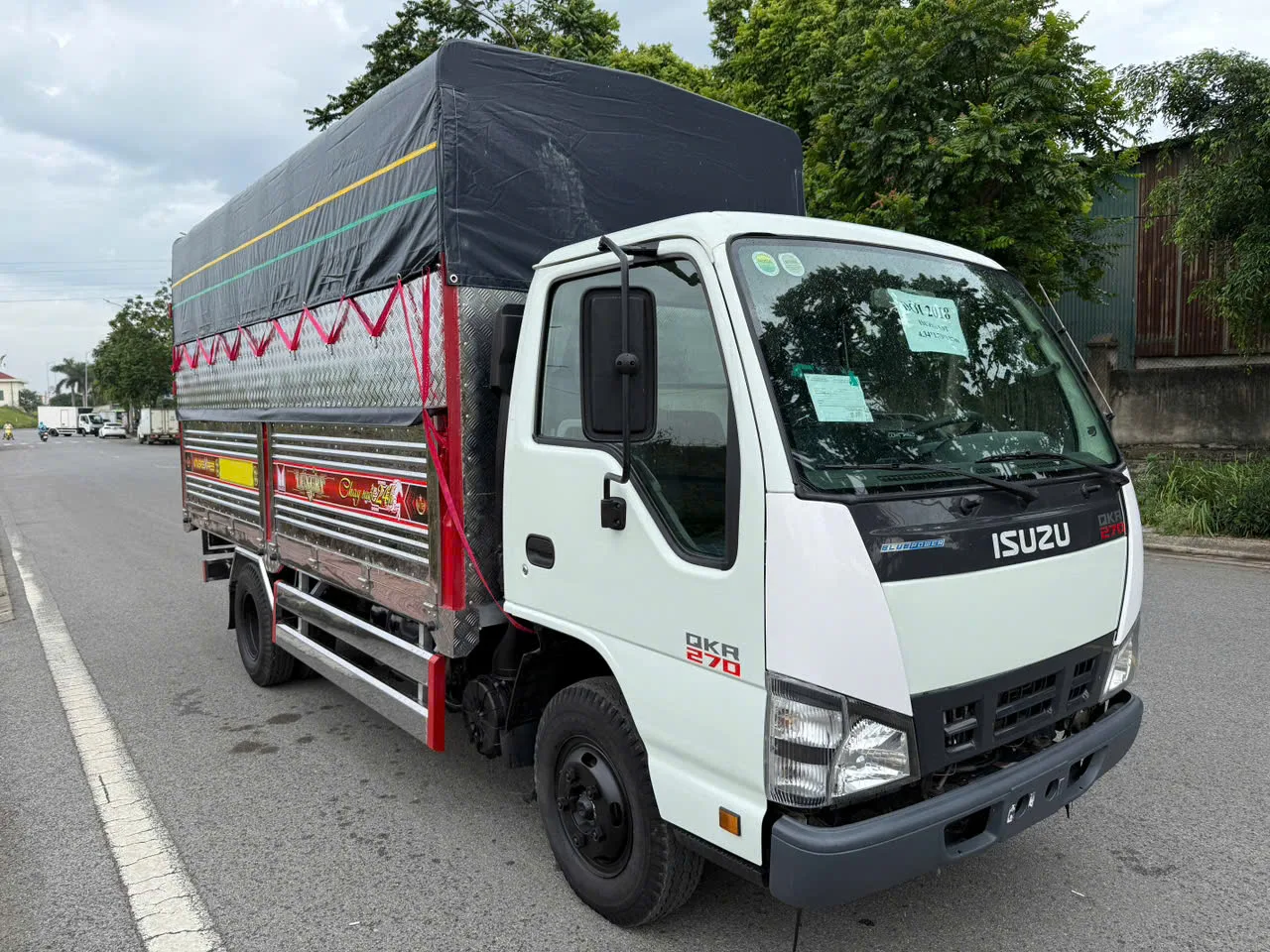 Isuzu QKR 270 thùng kín đời 2018