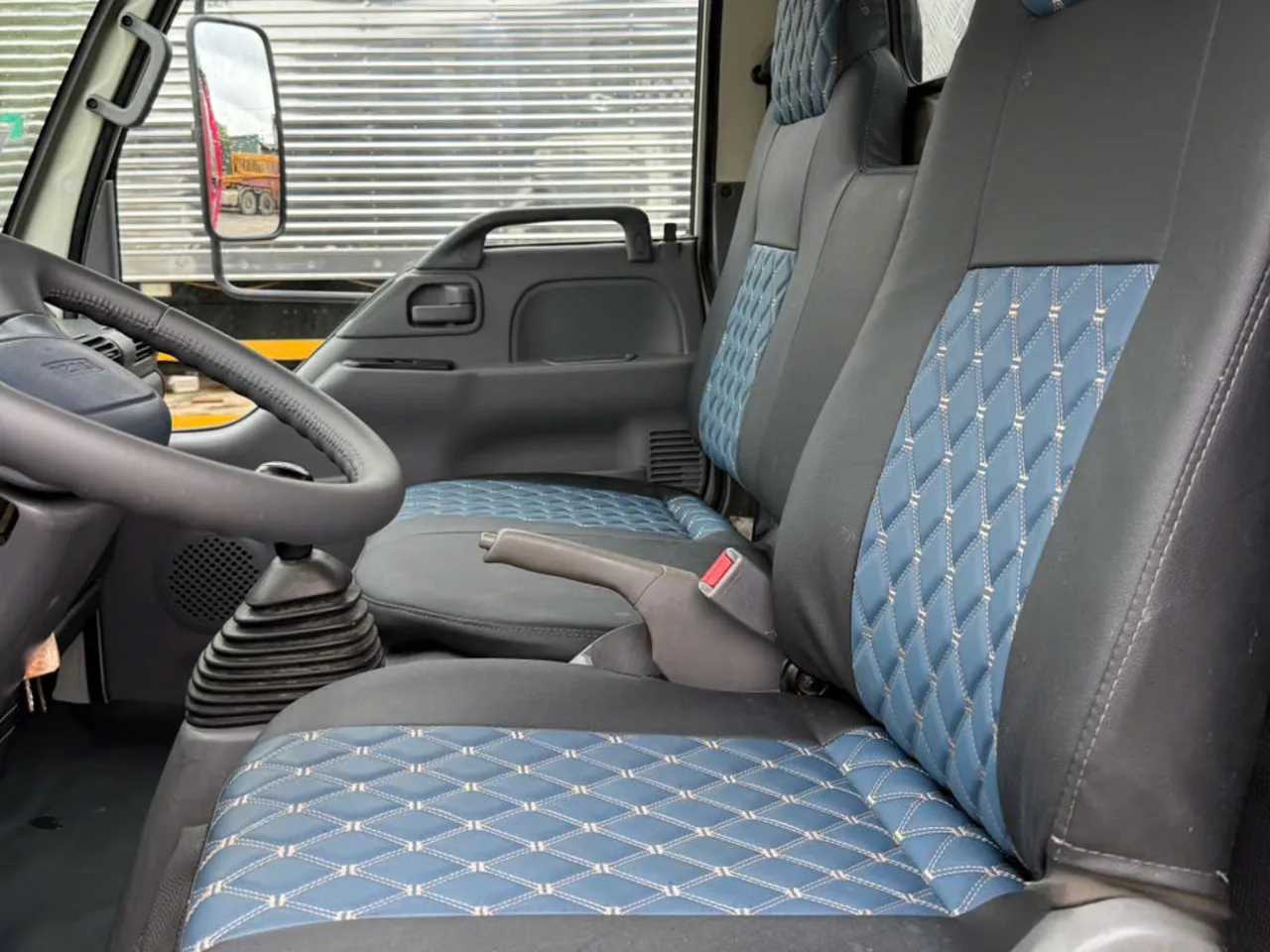 Isuzu QKR 270 thùng kín đời 2018 - ảnh thu nhỏ 8