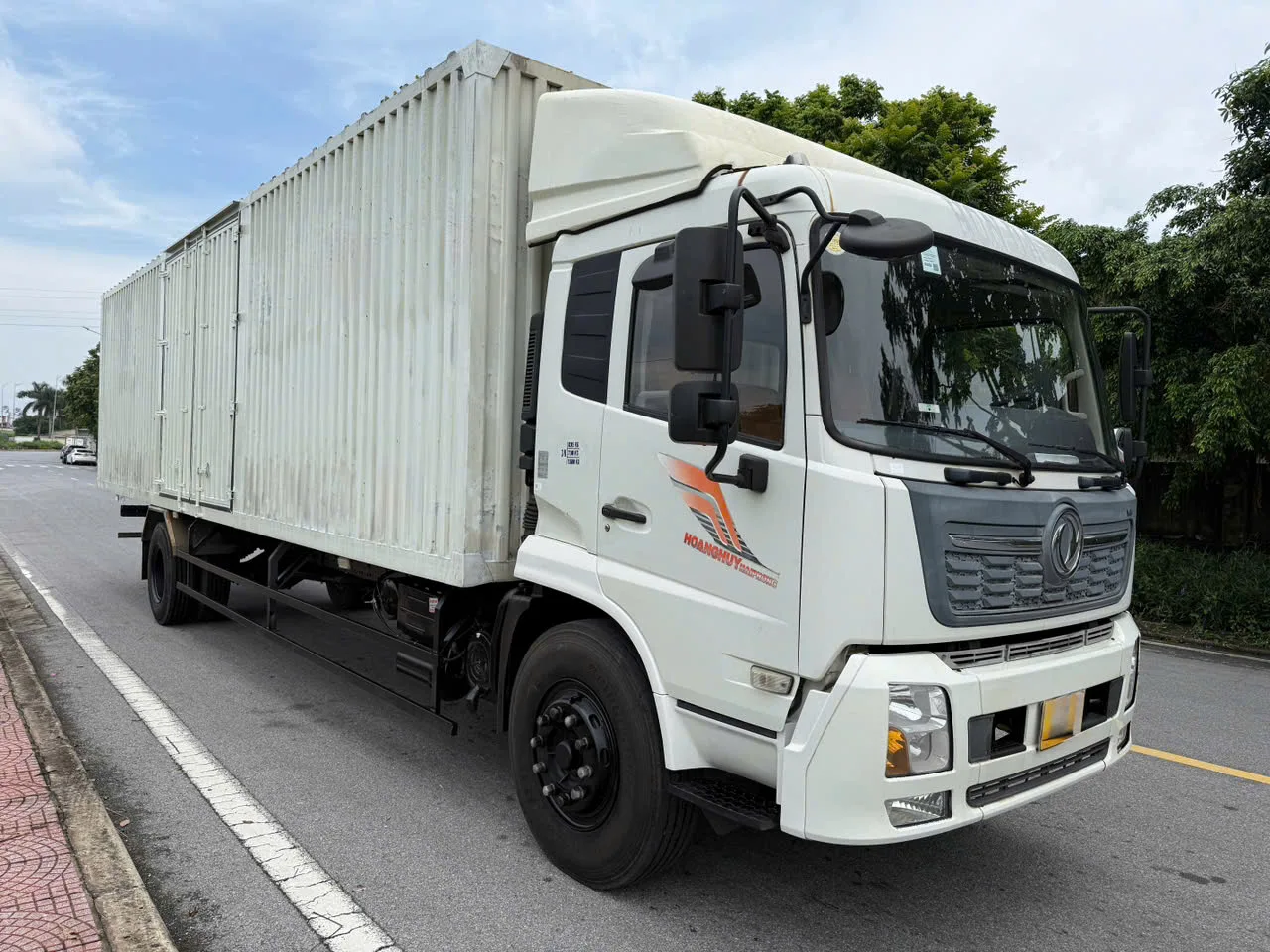 Dongfeng Kingrun Thùng kín đang có tại bãi