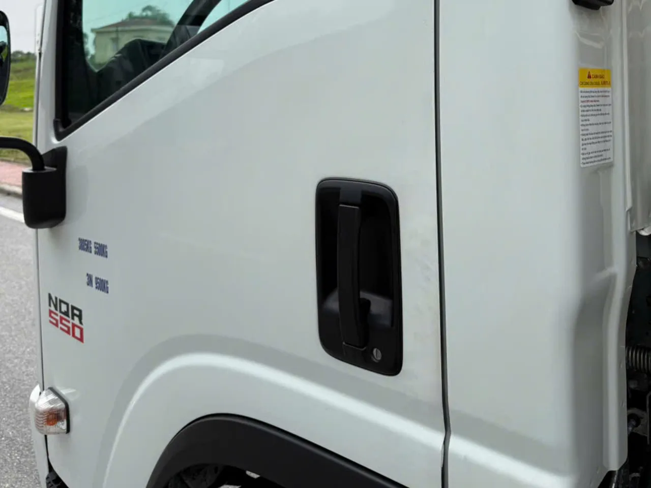 Isuzu NQR 550 thùng kín đời 2024 - ảnh thu nhỏ 8