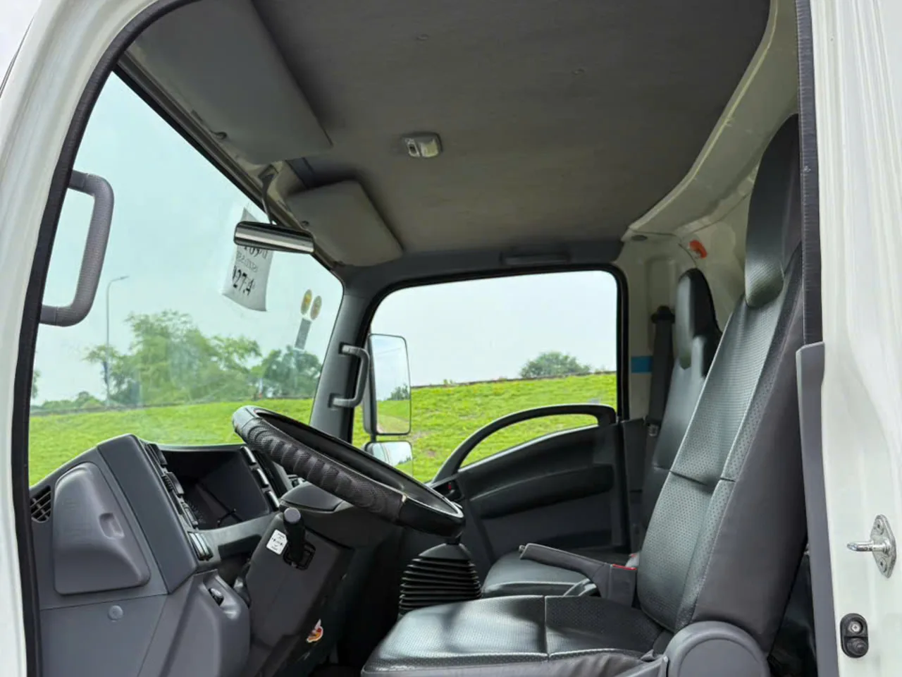 Isuzu NQR 550 thùng kín đời 2024 - ảnh thu nhỏ 9