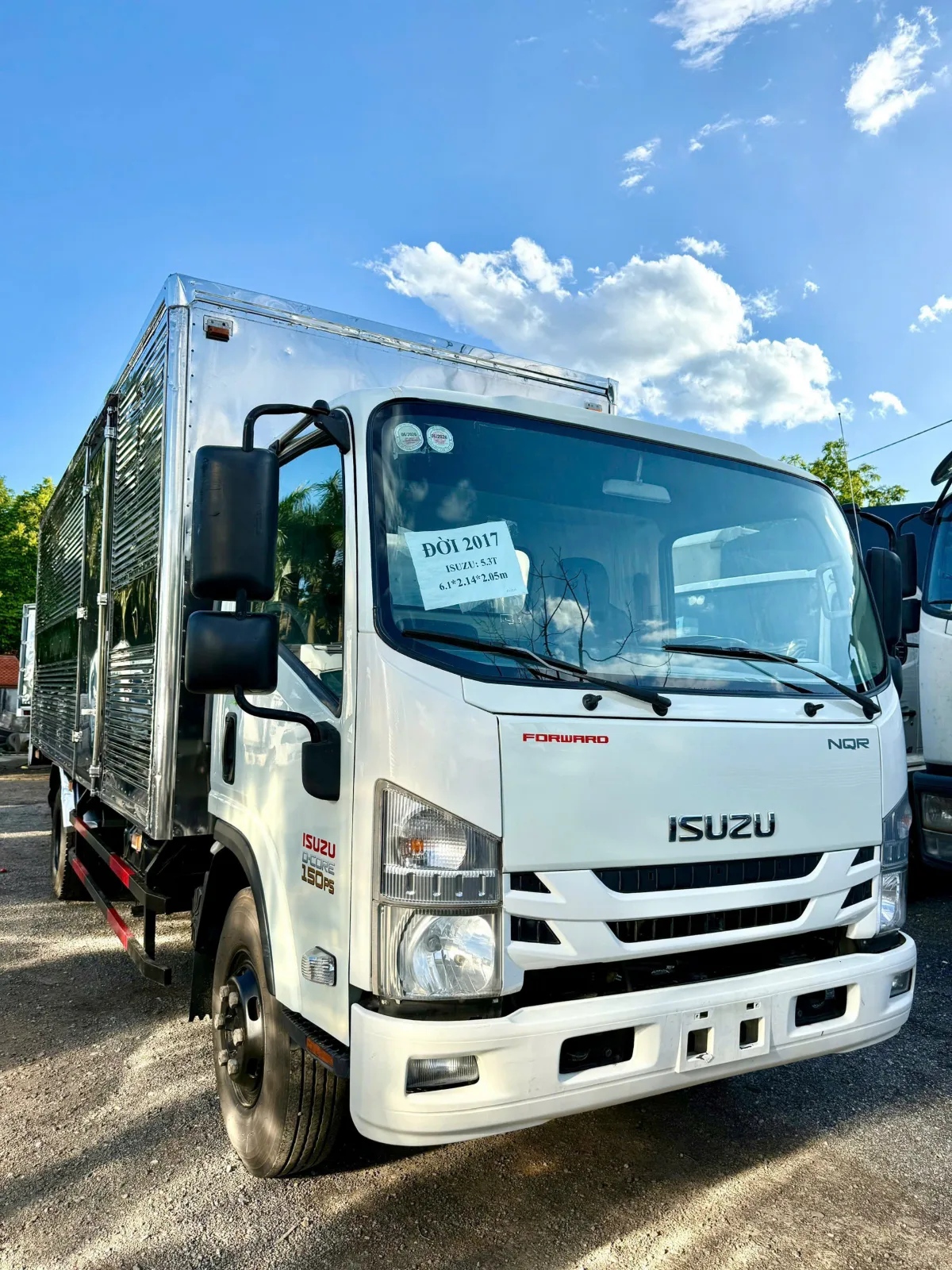 Isuzu NQR Thùng kín đang có tại bãi