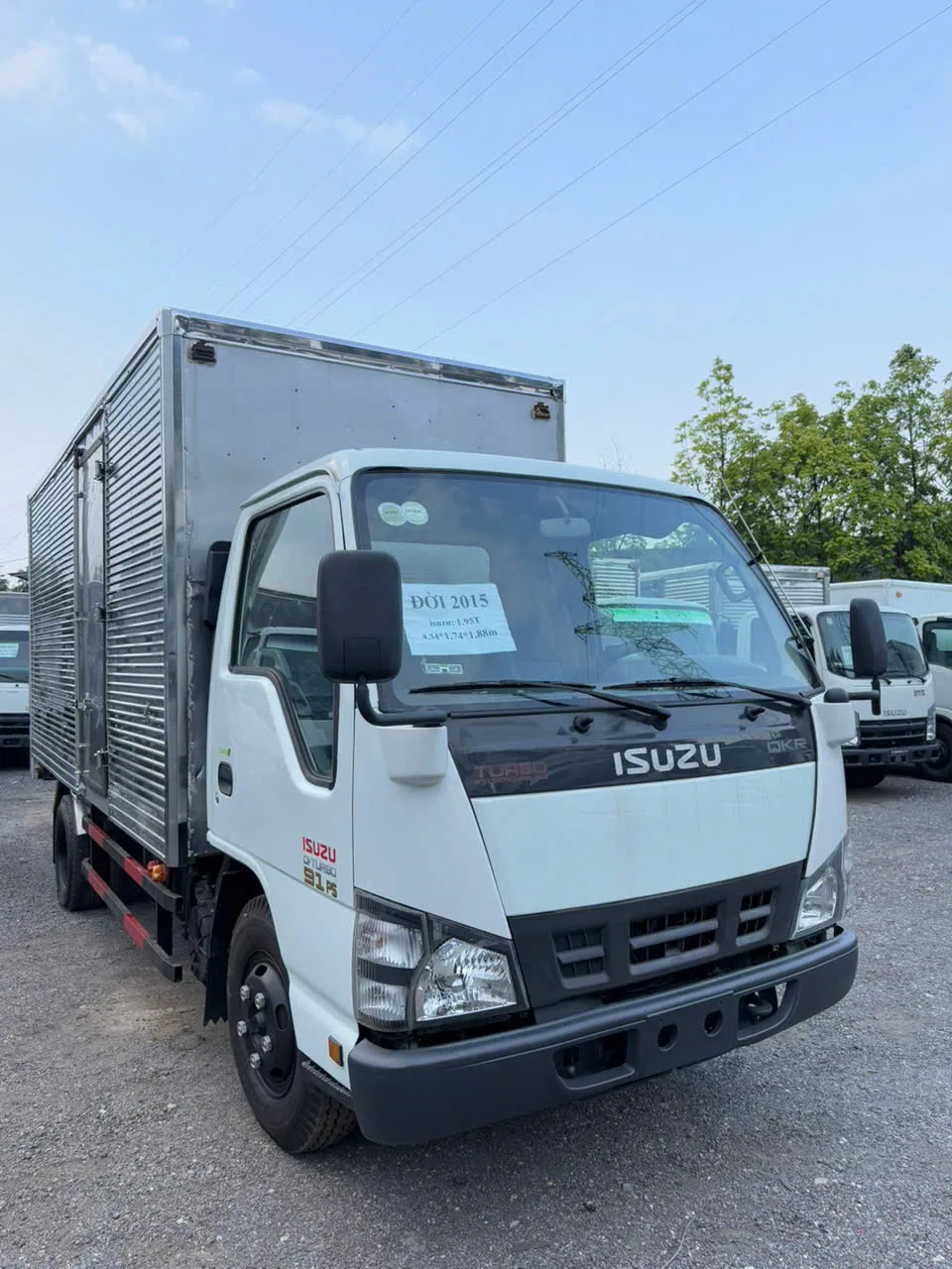 Isuzu QKR thùng kín đời 2015