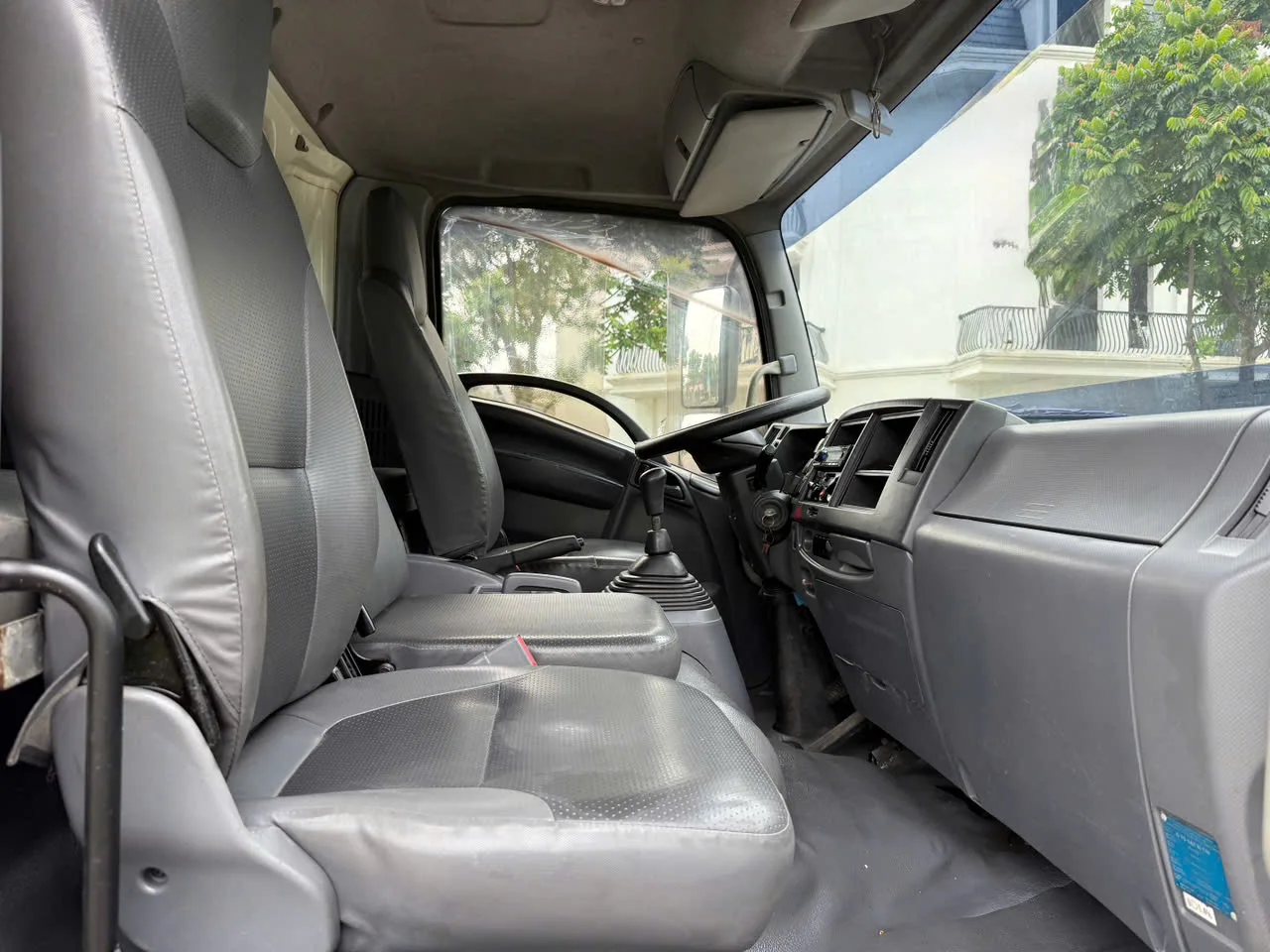 Isuzu FRR 650 thùng bảo ôn đời 2018 - ảnh thu nhỏ 10