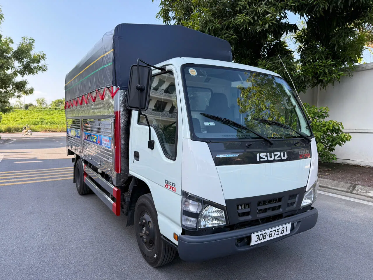 Isuzu QKR 270 thùng kín đời 2018