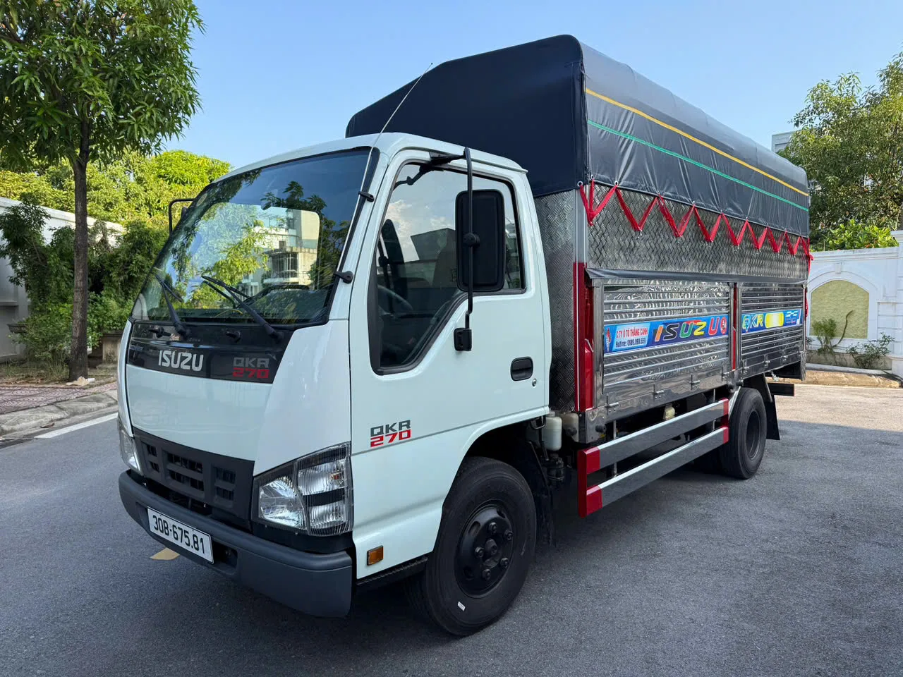 Isuzu QKR 270 thùng kín đời 2018 - ảnh 2