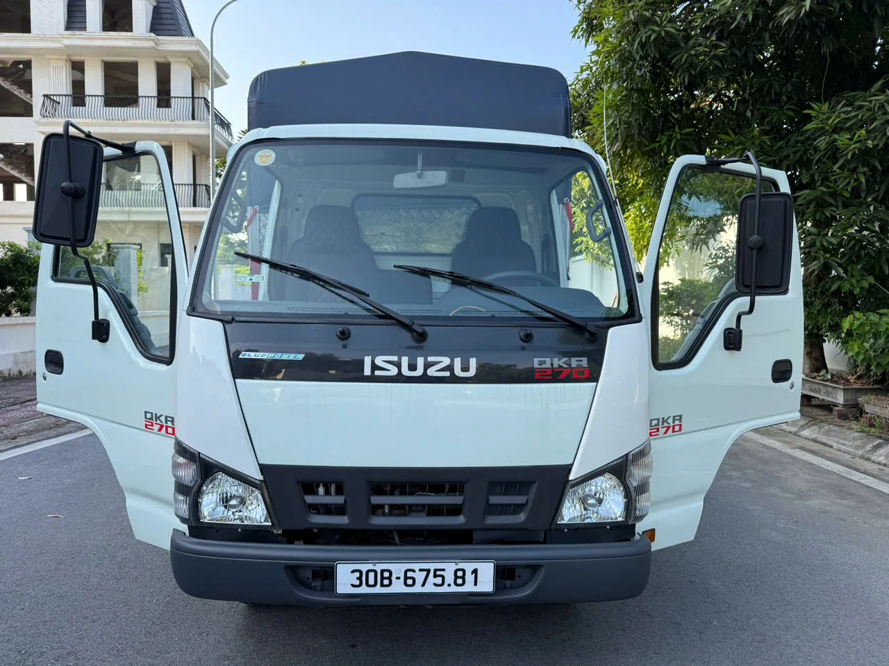 Isuzu QKR 270 thùng kín đời 2018 - ảnh 3