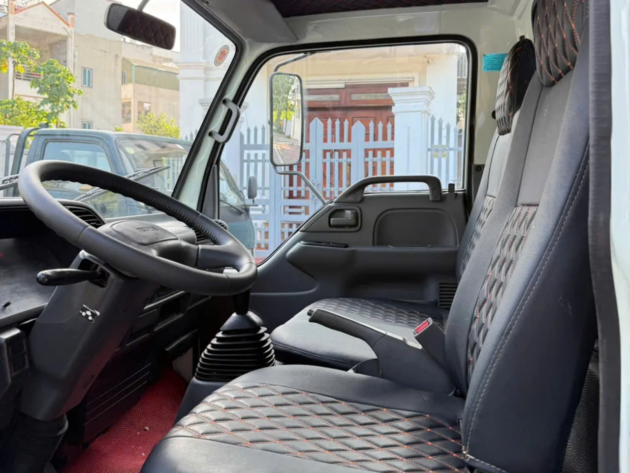 Isuzu QKR 270 thùng kín đời 2018 - ảnh 6