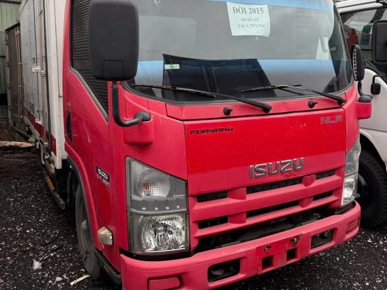 Isuzu NLR thùng kín đời 2015