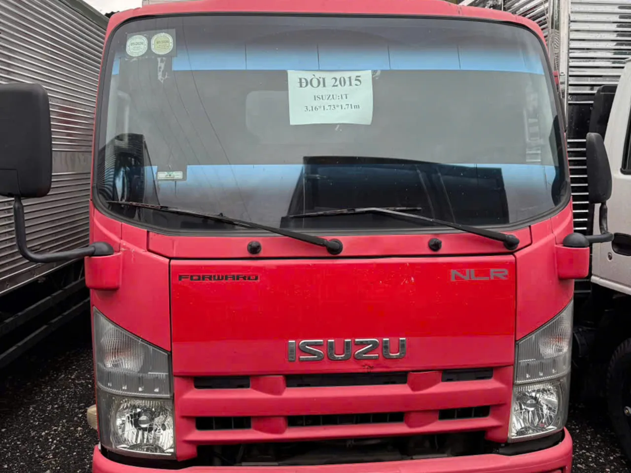 Isuzu NLR thùng kín đời 2015 - ảnh 2