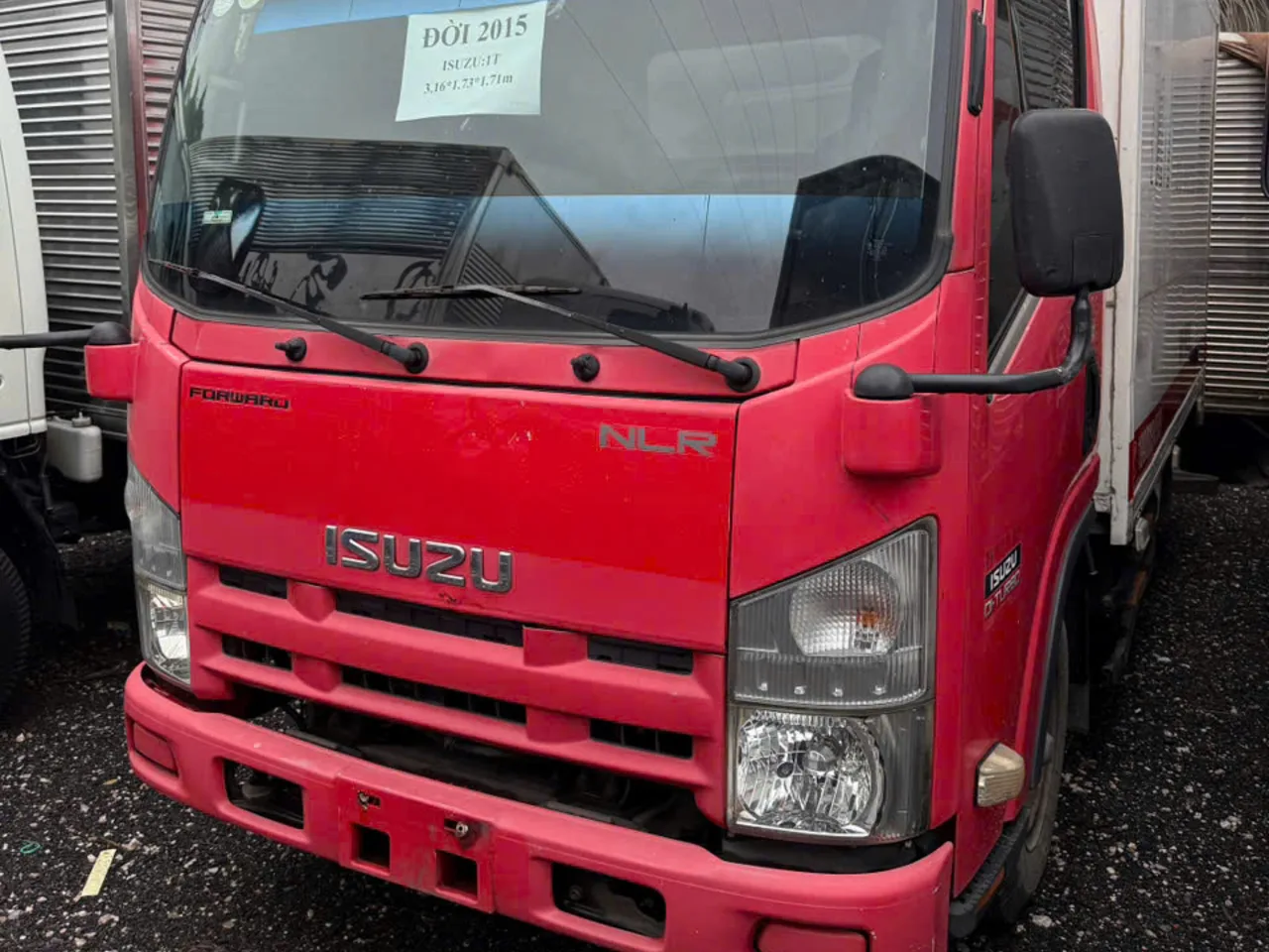 Isuzu NLR thùng kín đời 2015 - ảnh 3