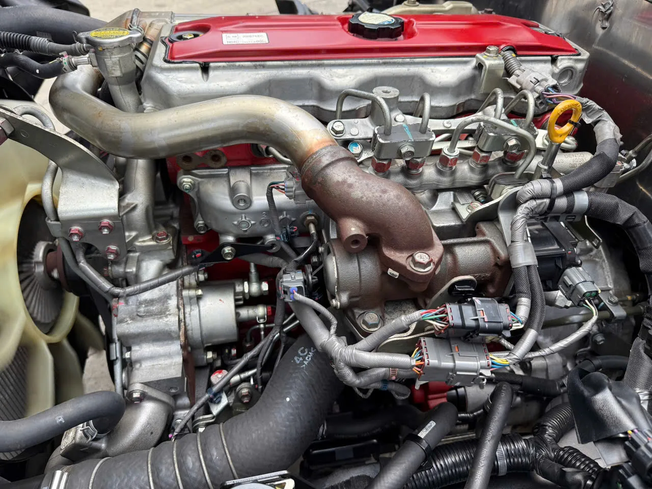 Hino 300 XZU thùng kín đời 2020 - ảnh 7