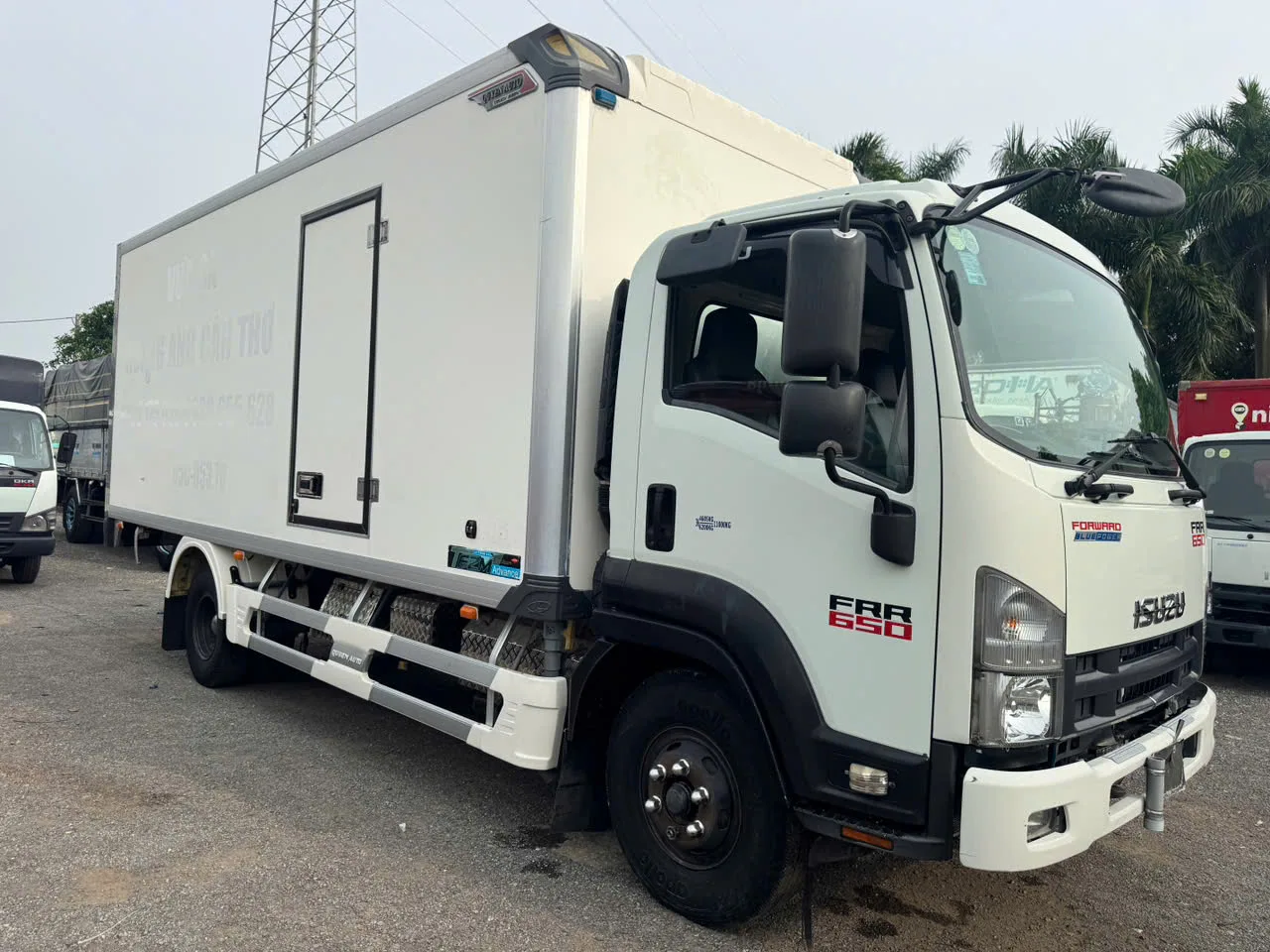 Isuzu FRR 650 Thùng bảo ôn đang có tại bãi