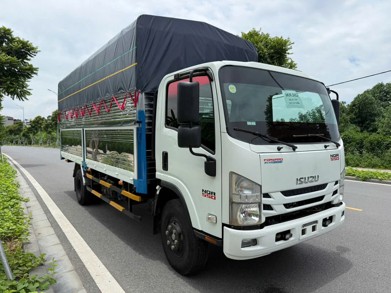 Isuzu NQR 550 Mui bạt đang có tại bãi